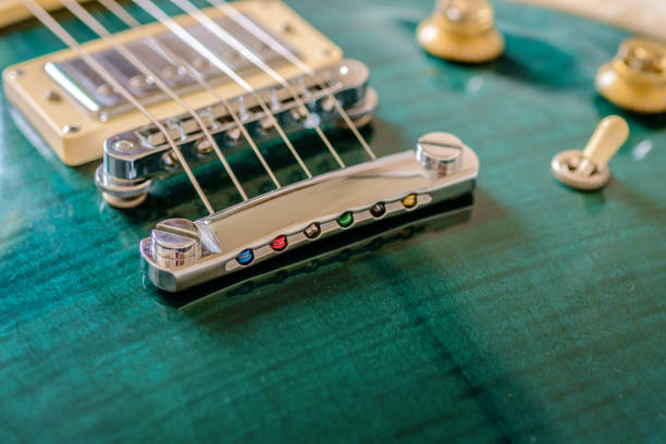 Gibson te ofrece una gama diversa de opciones y una constante búsqueda de la innovación. Esta marca no solo te brinda una guitarra, te brinda una herramienta para explorar nuevos horizontes musicales y expresar tu pasión de la manera más auténtica posible.