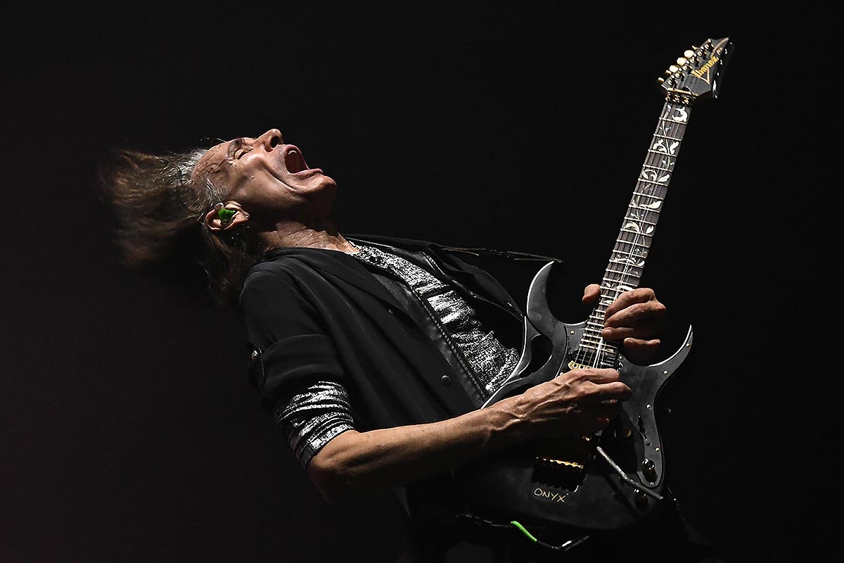 Descubre la relación entre Steve Vai y su guitarra Ibanez. Conoce los secretos detrás de su sonido único y su influencia musical.